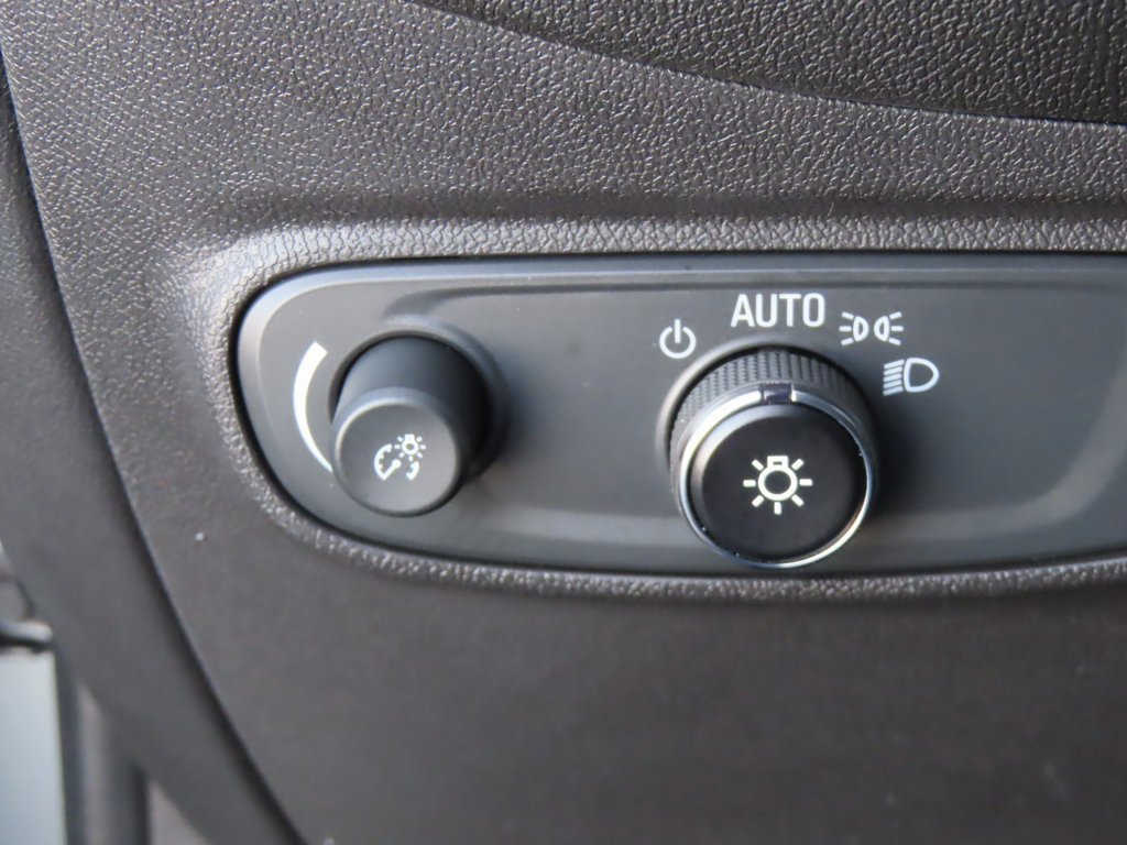 Used 2023 Chevrolet Equinox LT w/ Driver Convenience Package image 19