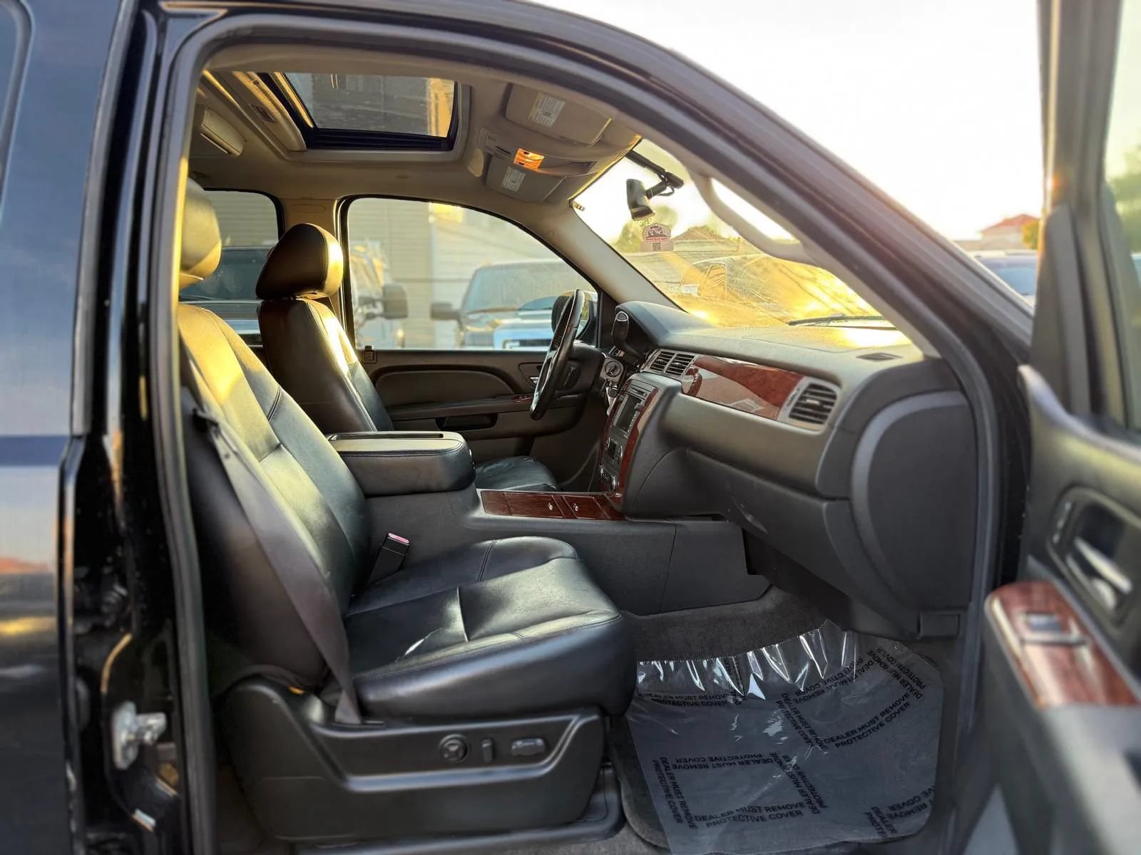 Used 2010 Chevrolet Tahoe LTZ AWD/4WD image 32
