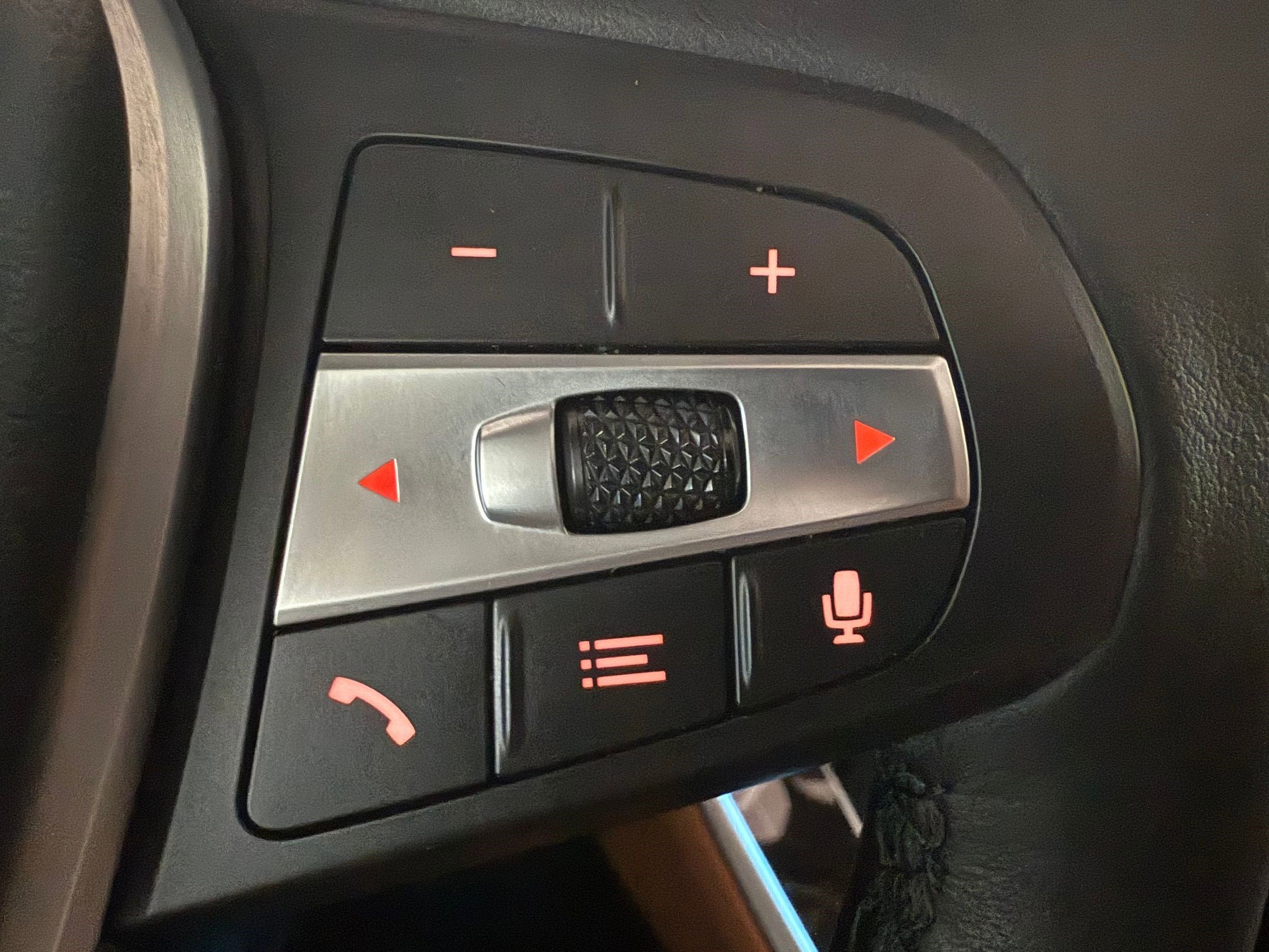 Used 2024 BMW X5 xDrive40i w/ Parking Assistance Package image 18