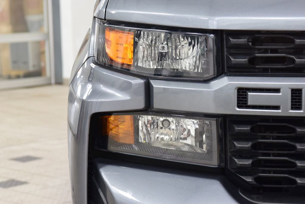 Used 2022 Chevrolet Silverado 1500 Custom w/ Safety Confidence Package AWD/4WD image 12
