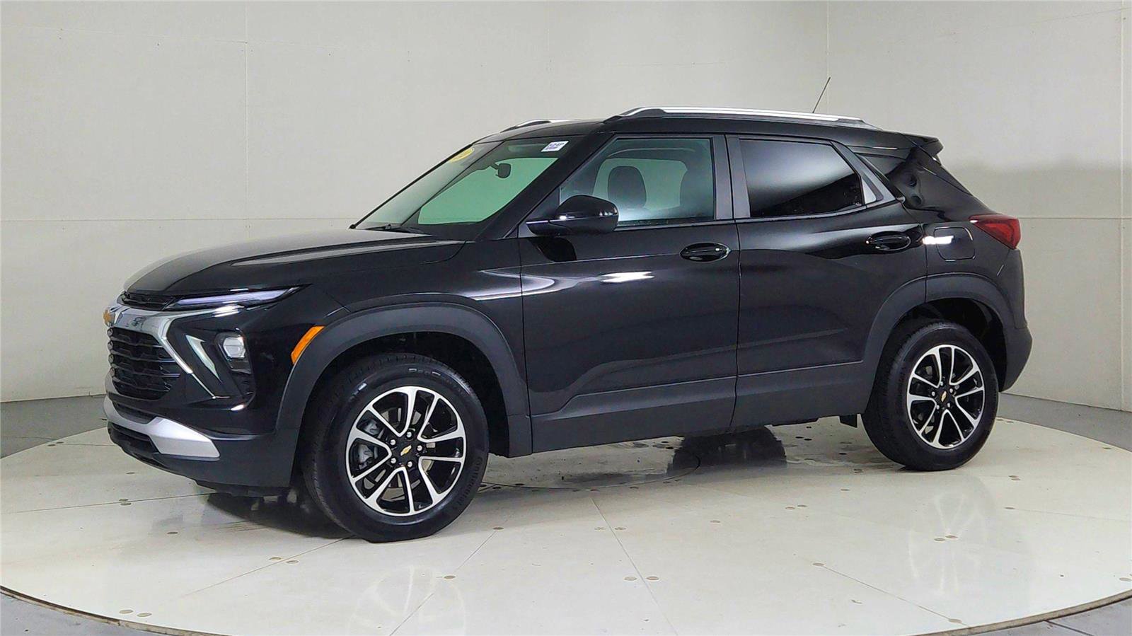 Used 2024 Chevrolet TrailBlazer LT image 3