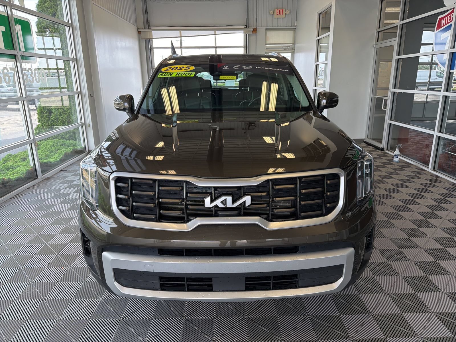 Used 2025 Kia Telluride S FWD image 2