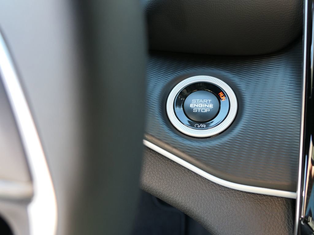 Used 2025 Jeep Grand Cherokee L Laredo w/ Luxury Tech Group I image 14