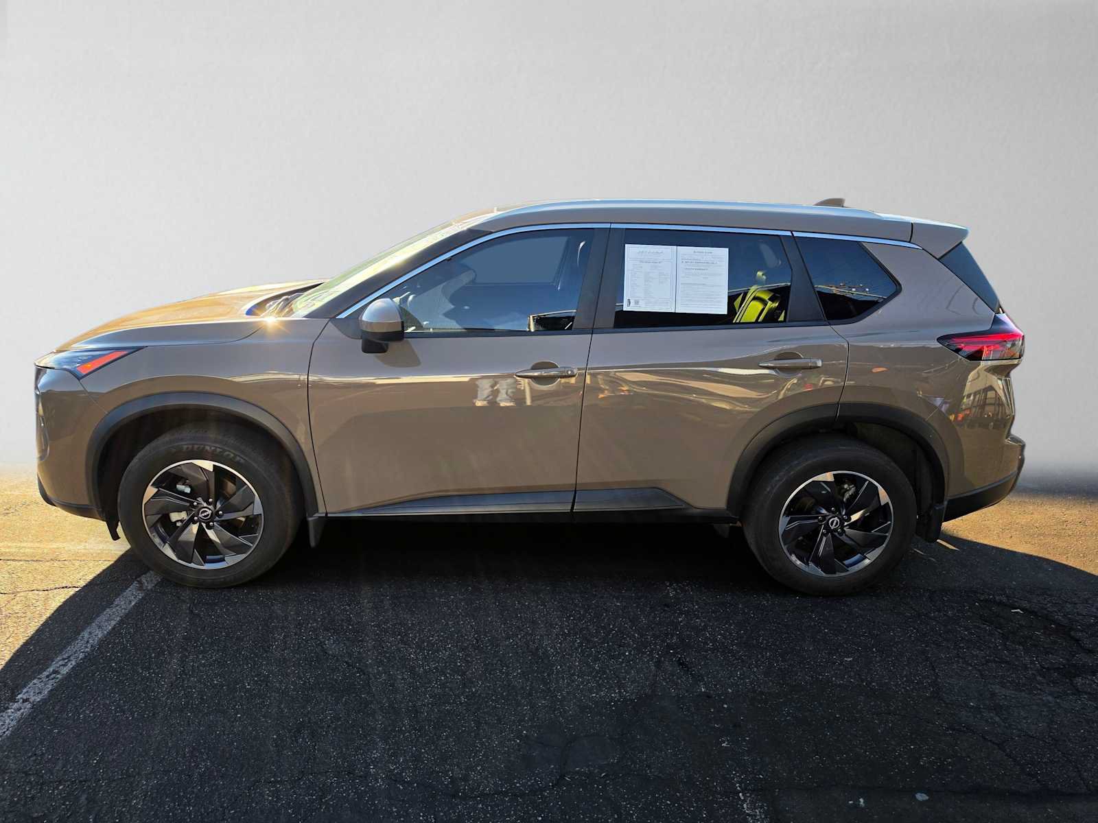 Used 2024 Nissan Rogue SV w/ SV Premium Package FWD image 6
