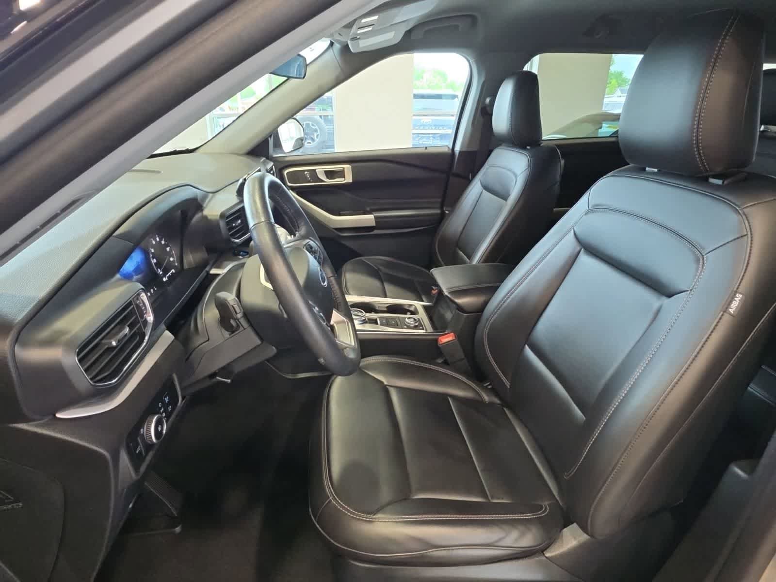 Used 2023 Ford Explorer XLT w/ Equipment Group 202A AWD/4WD image 15