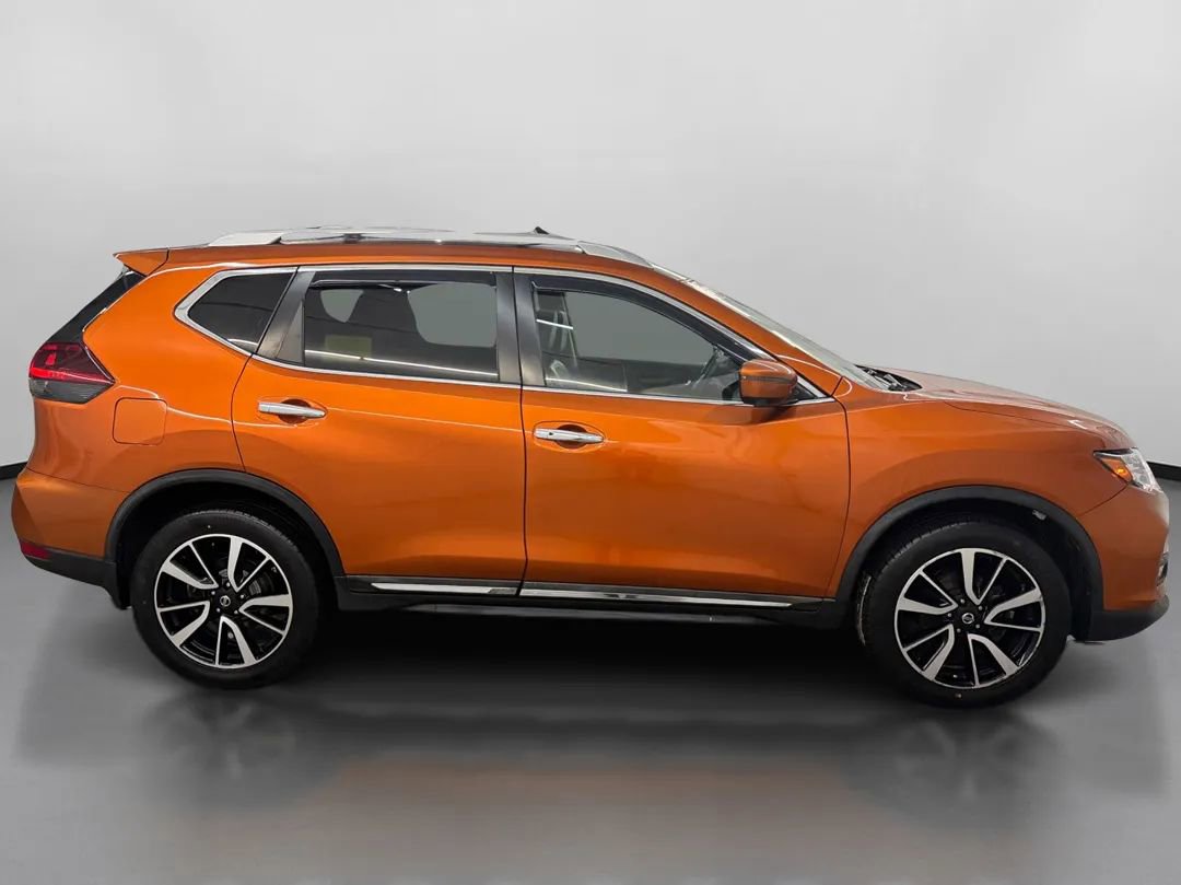 Used 2019 Nissan Rogue SL w/ Premium Package image 11