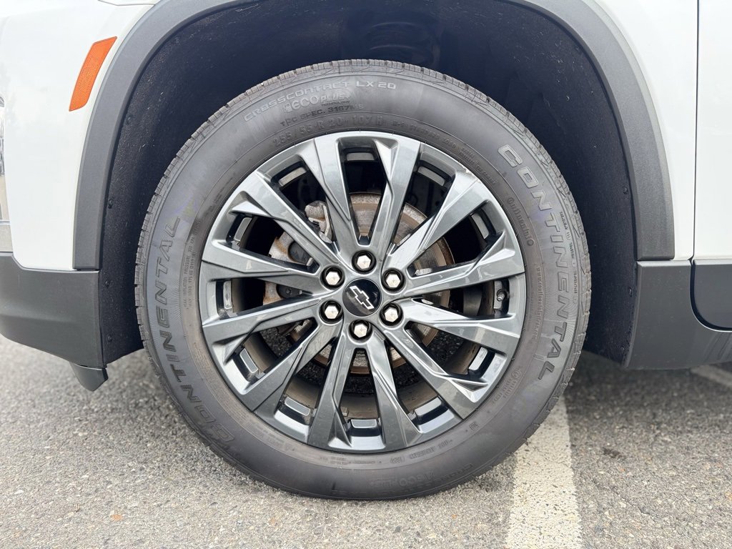 Used 2023 Chevrolet Traverse RS image 3