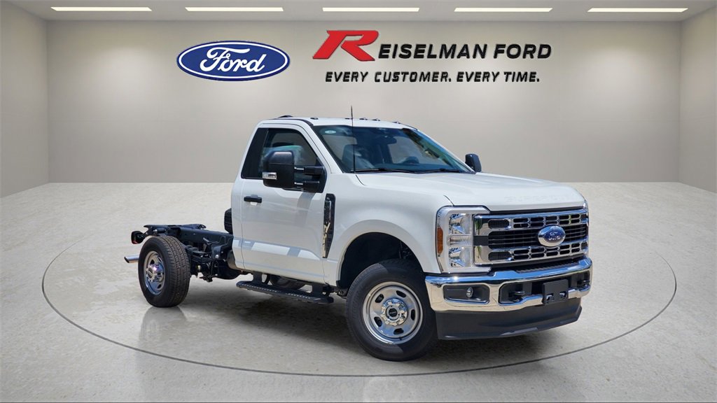 New 2025 Ford F350 XL w/ XL Chrome Package