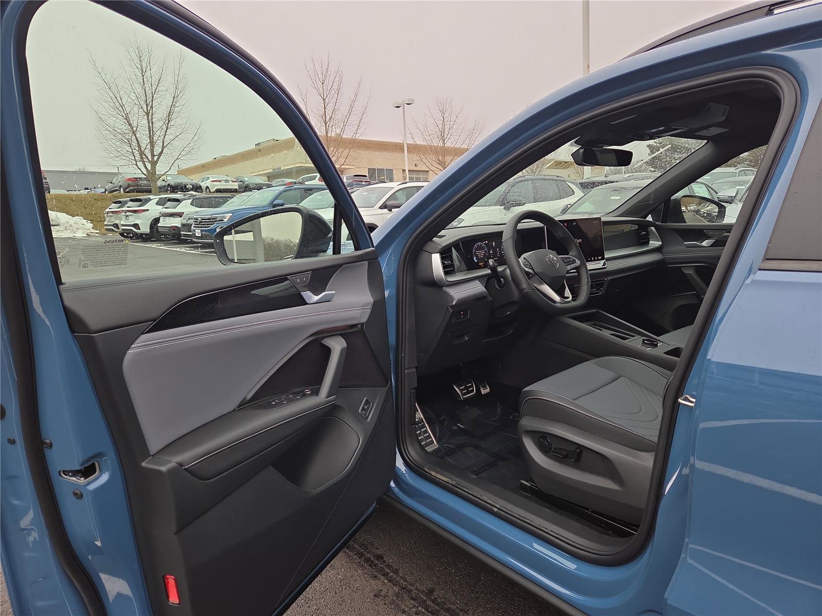 New 2026 Volkswagen Tiguan SE R-Line image 11