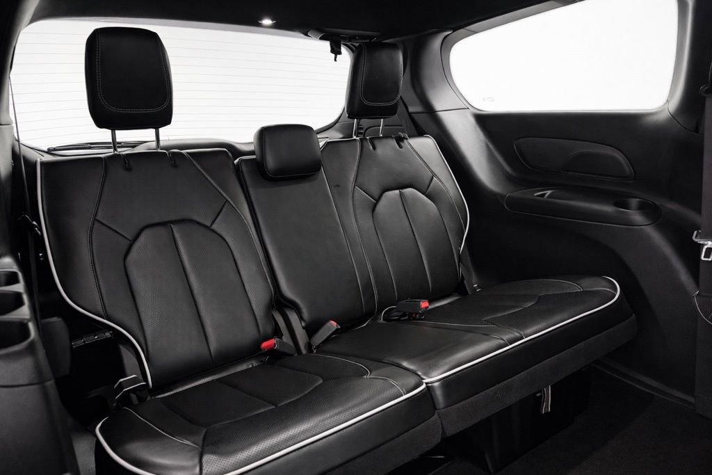 Used 2023 Chrysler Pacifica Limited w/ S Appearance Package image 21