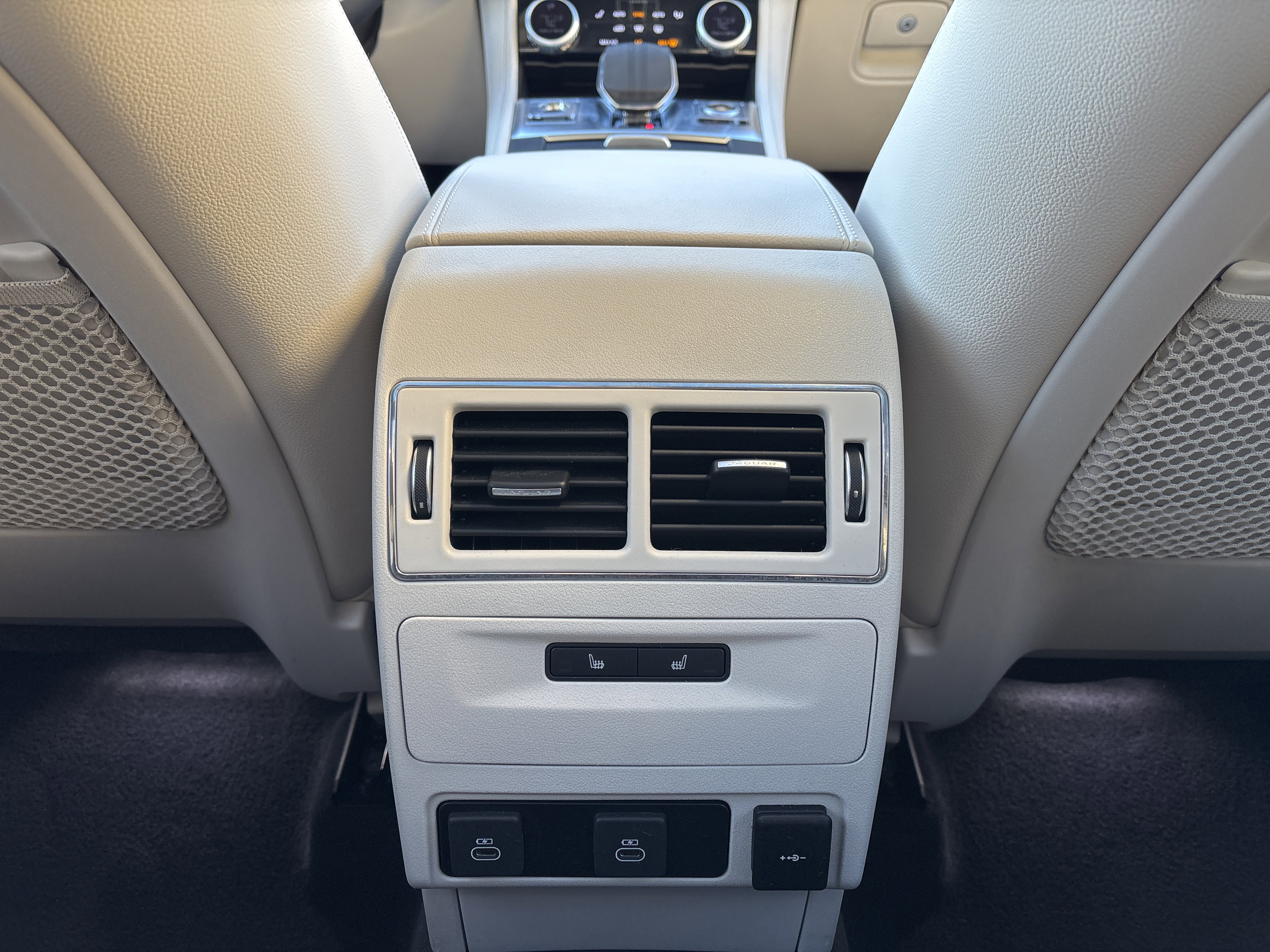 Used 2026 Jaguar F-PACE R-Dynamic S image 21