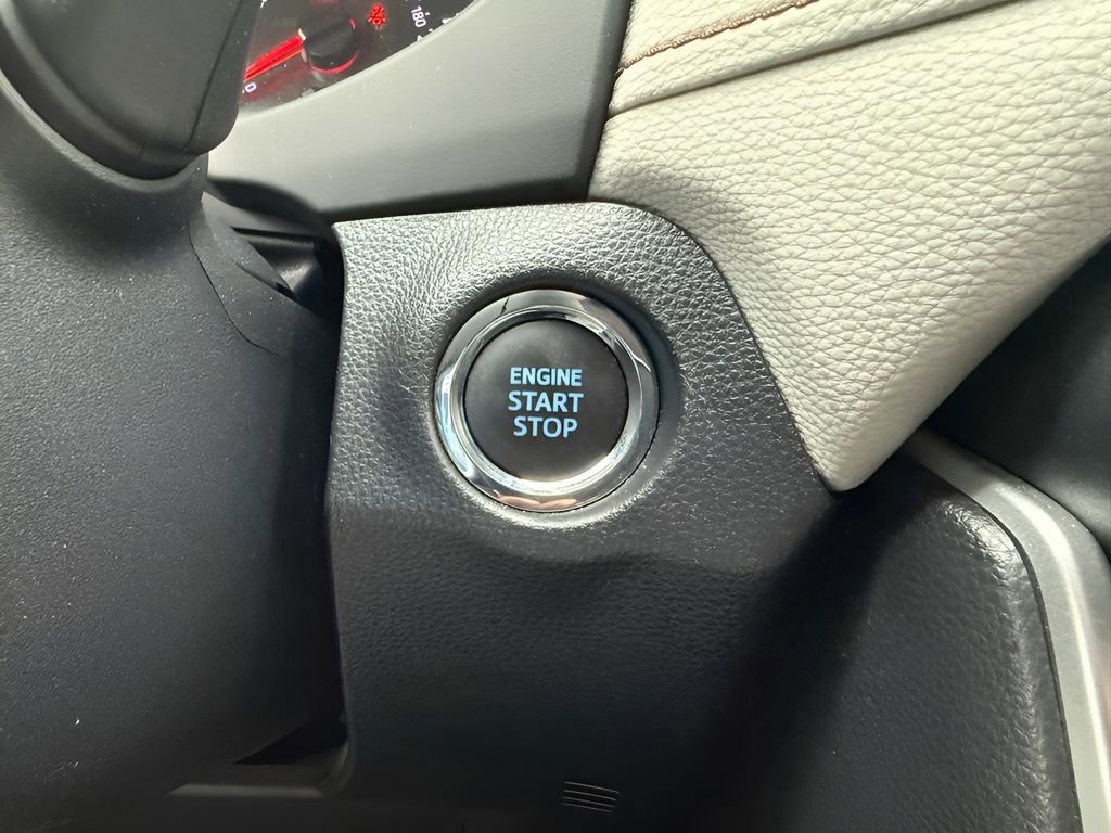 Used 2020 Toyota RAV4 XLE w/ All Weather Liner Package AWD/4WD image 23