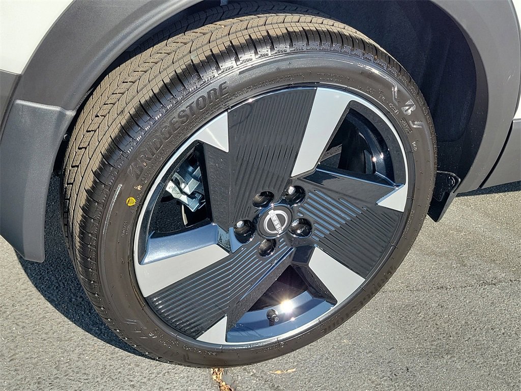 New 2026 Nissan Kicks SR w/ Cold Weather Package image 3