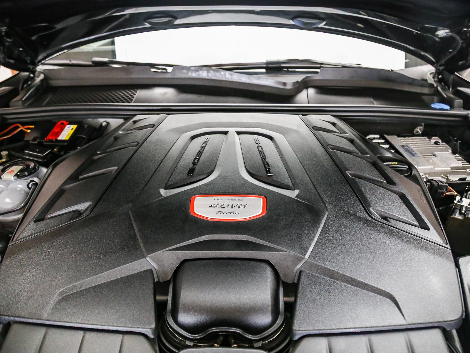 Certified 2020 Porsche Cayenne Turbo AWD/4WD image 35