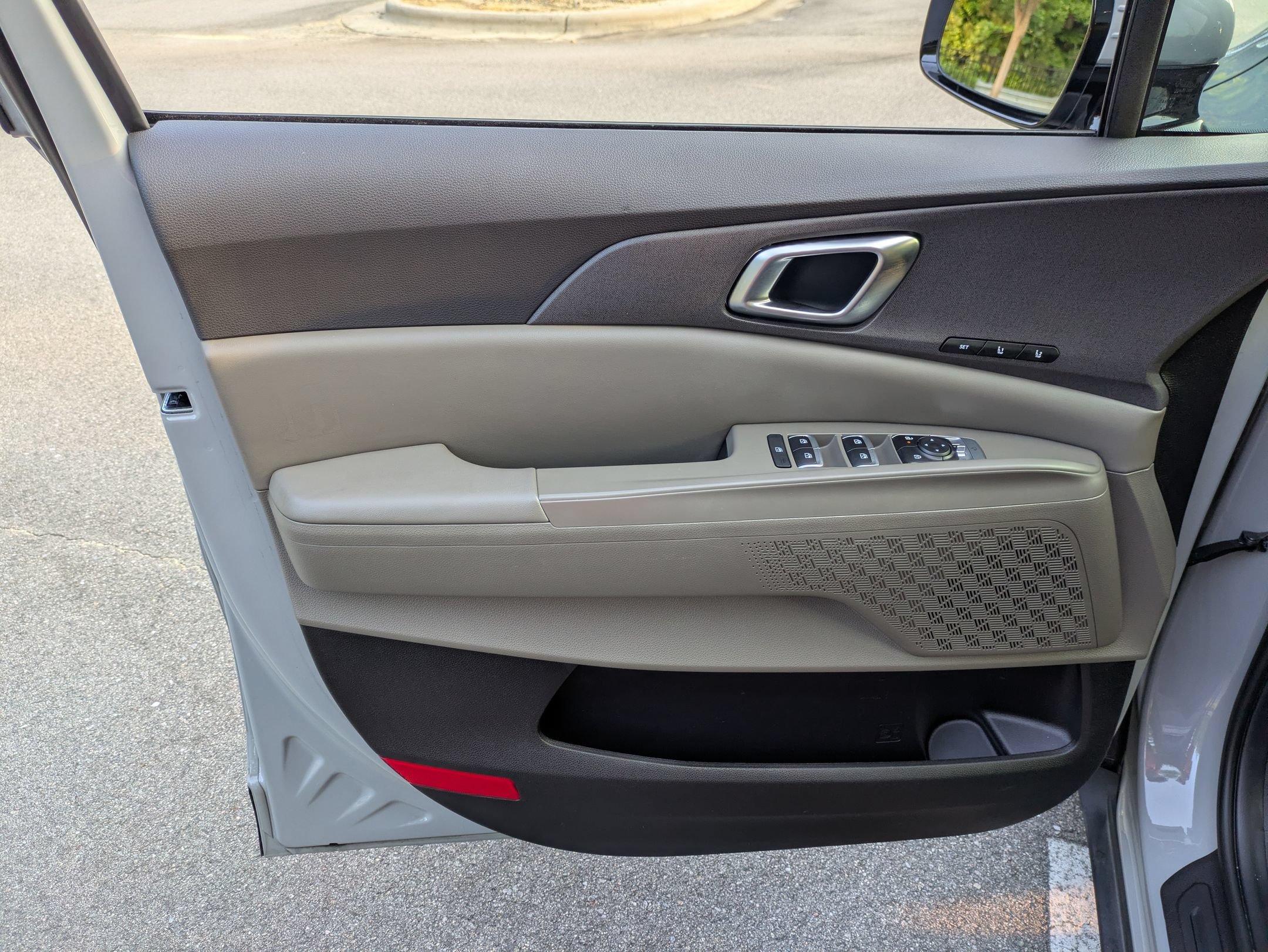 Used 2025 Kia Carnival EX FWD image 28