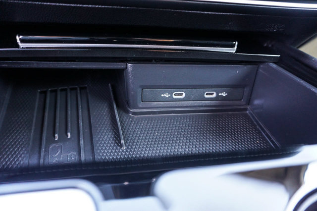 Used 2025 Volkswagen Atlas SE AWD/4WD image 25