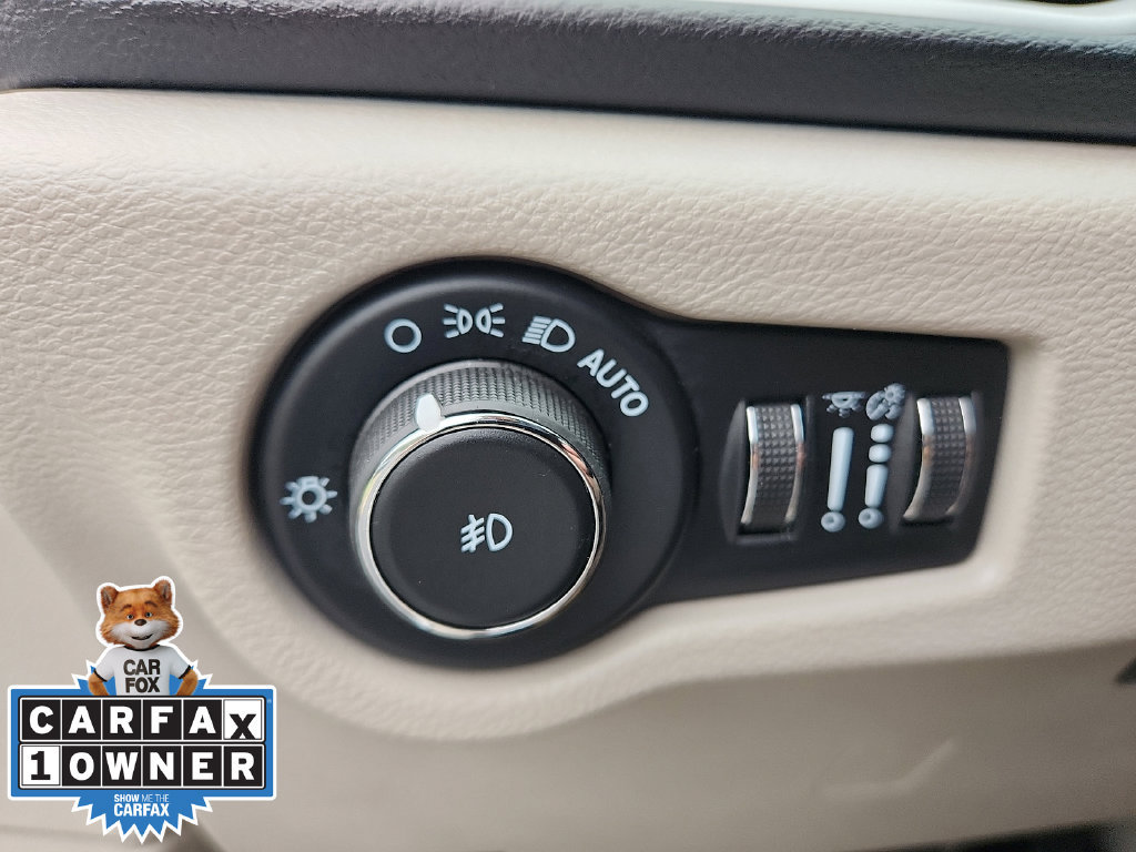 Used 2024 Chrysler Pacifica Touring-L FWD image 23
