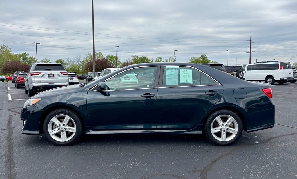 Used 2014 Toyota Camry SE w/ Protection Package FWD image 3