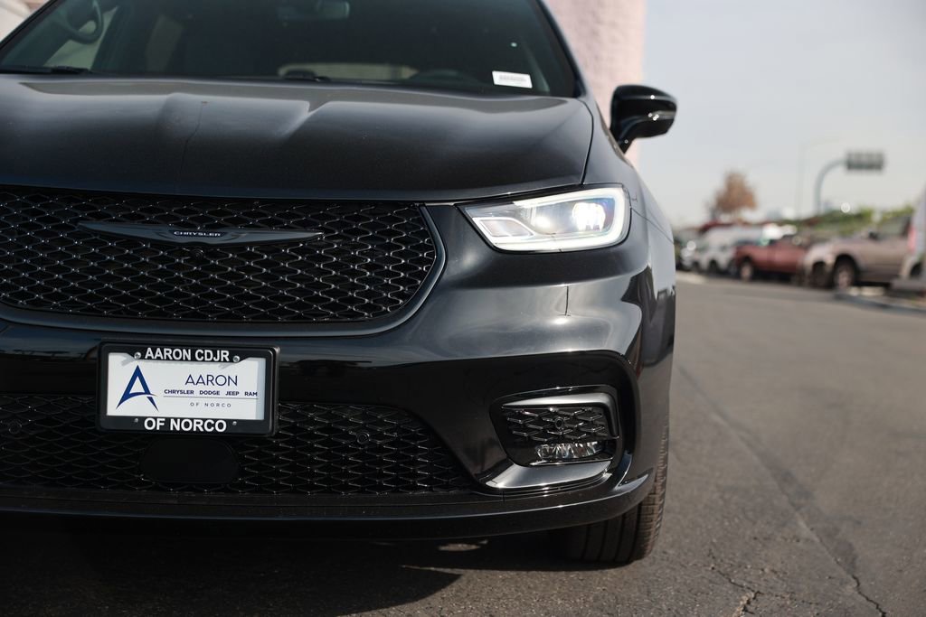 New 2026 Chrysler Pacifica Limited image 5