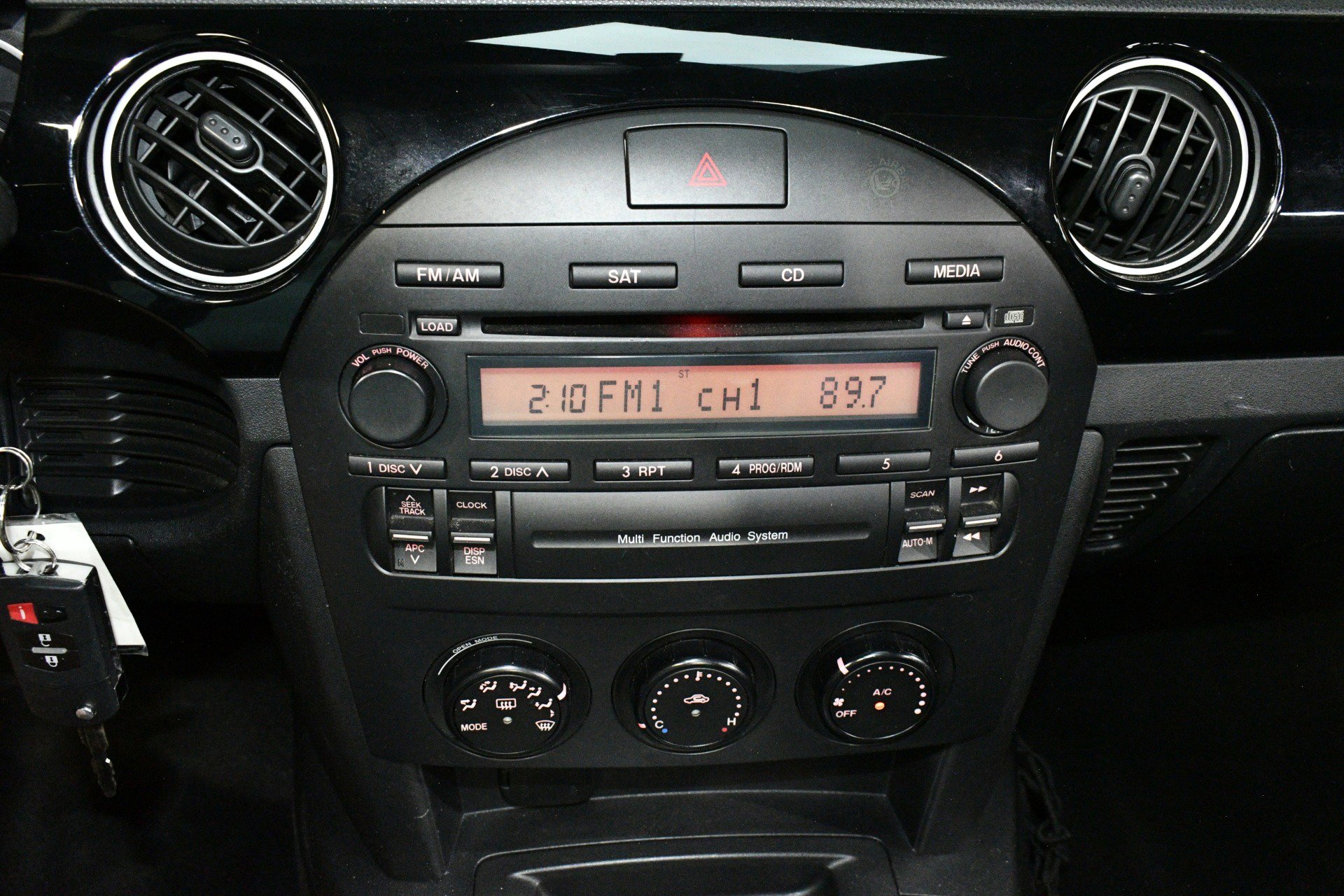 Used 2007 MAZDA MX-5 Miata Touring image 34