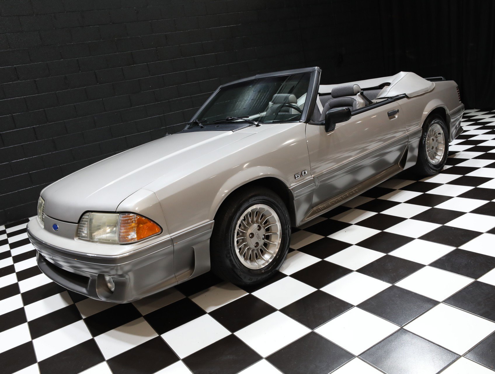 Used 1990 Ford Mustang GT image 14