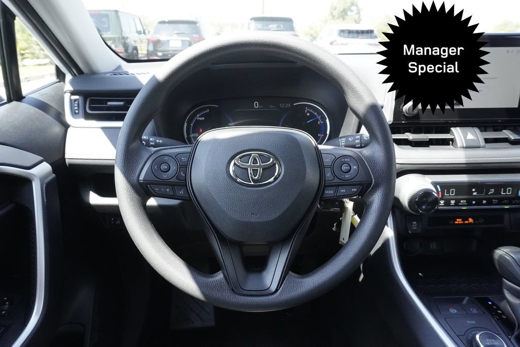 Used 2025 Toyota RAV4 LE AWD/4WD image 10