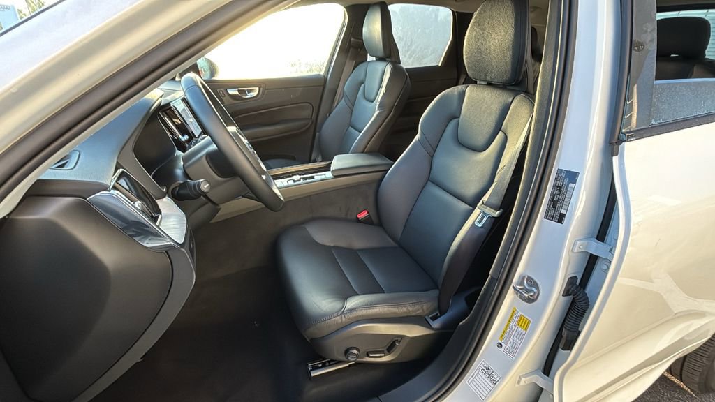 Certified 2025 Volvo XC60 B5 Plus AWD/4WD image 24