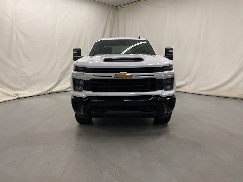 Used 2024 Chevrolet Silverado 2500 Custom w/ Custom Value Package image 3