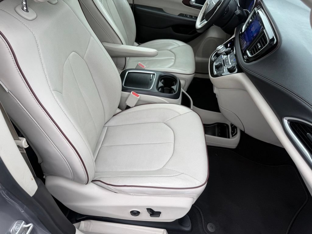 Used 2017 Chrysler Pacifica Limited w/ Advanced Safetytec Group FWD image 70