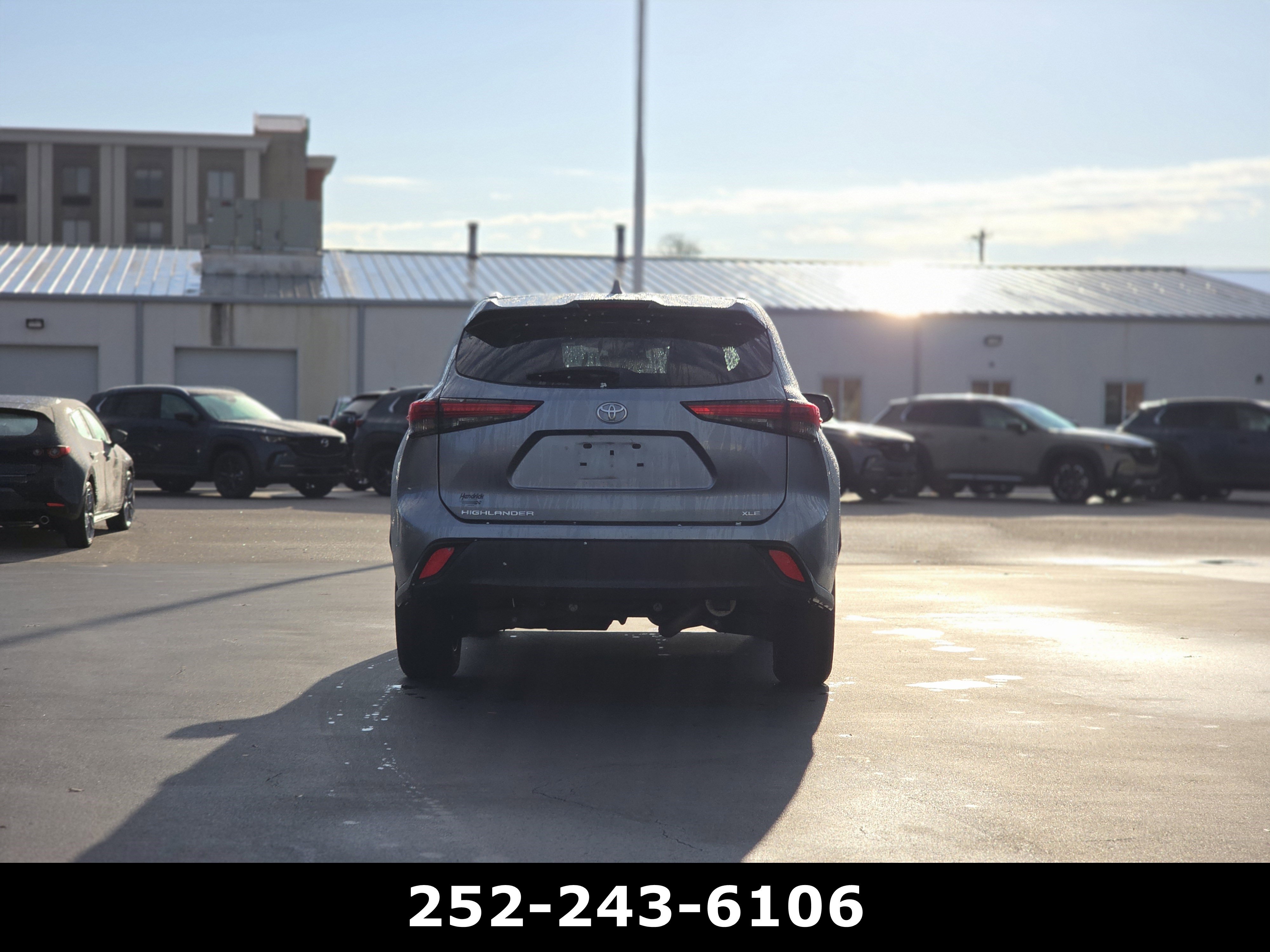 Used 2021 Toyota Highlander XLE image 6