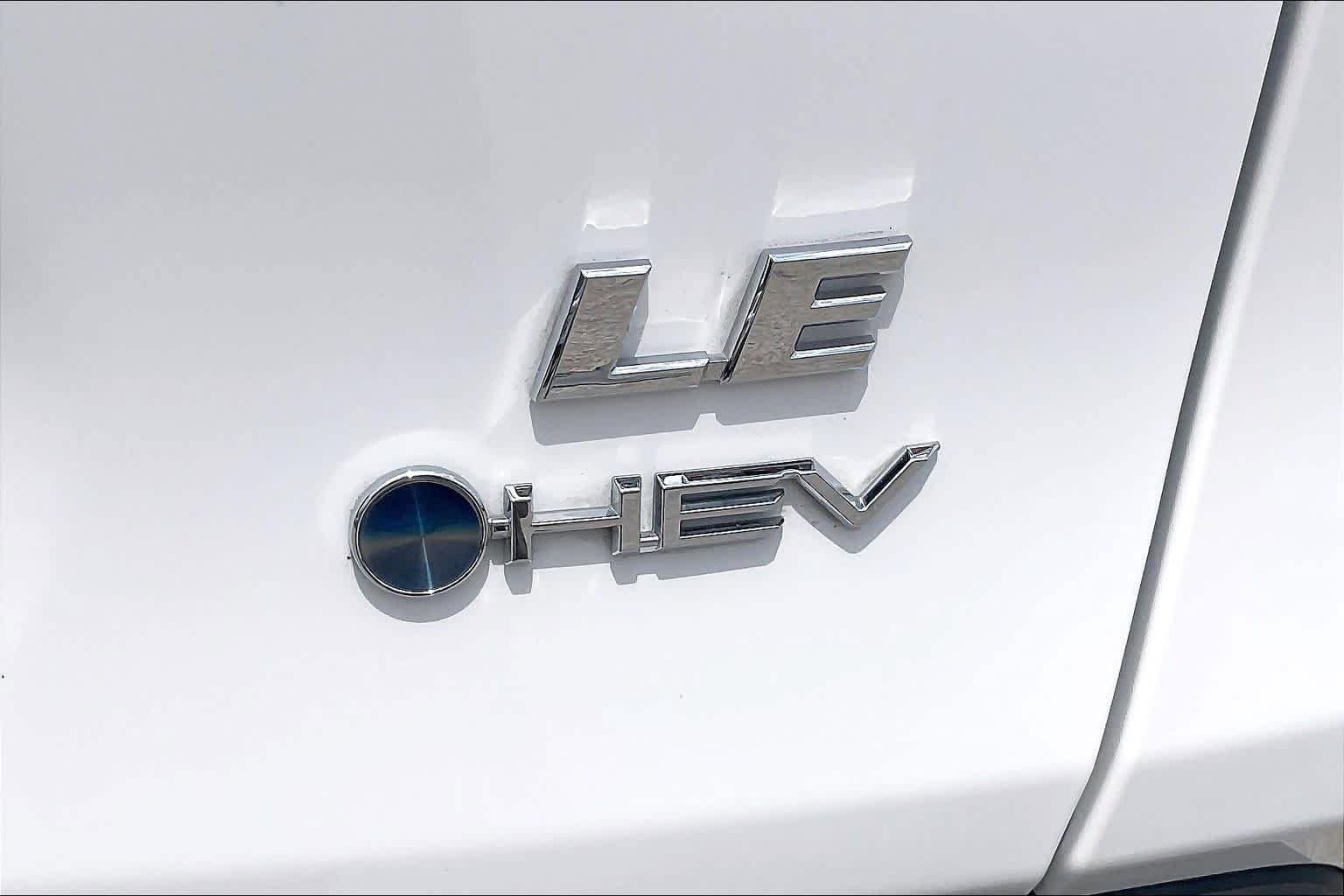 Used 2025 Toyota RAV4 LE AWD/4WD image 10