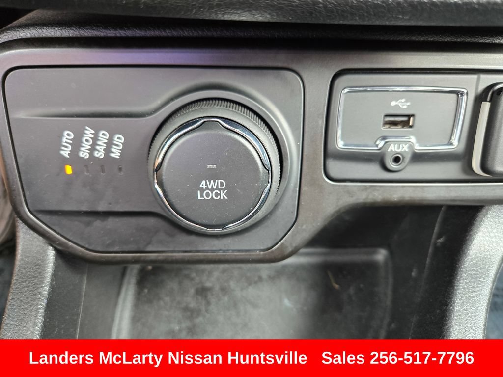 Used 2019 Jeep Renegade Latitude AWD/4WD image 21