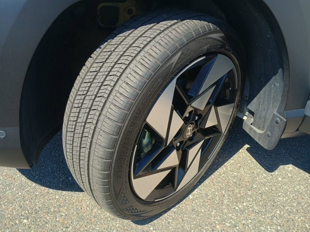 Used 2025 Hyundai Kona Limited image 10