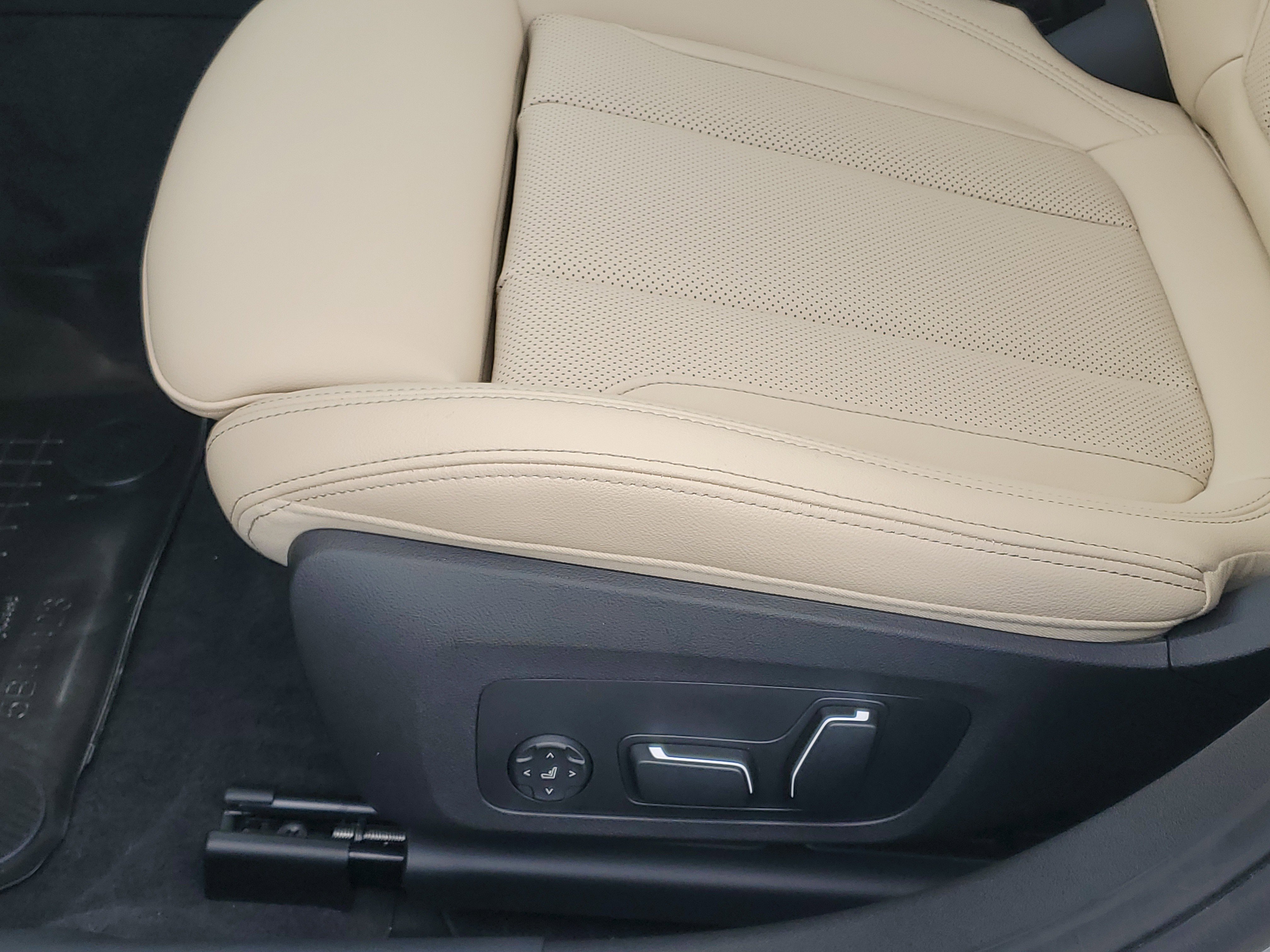 New 2026 BMW 330i xDrive Sedan w/ Premium Package image 9