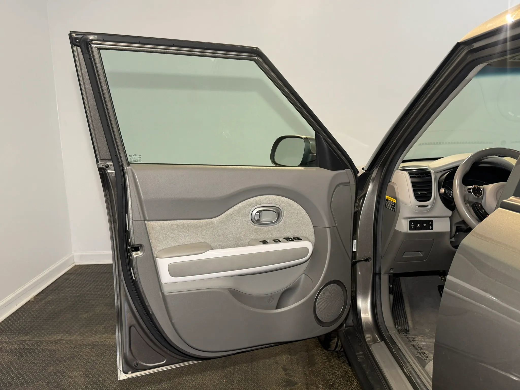 Used 2016 Kia Soul EV FWD image 7