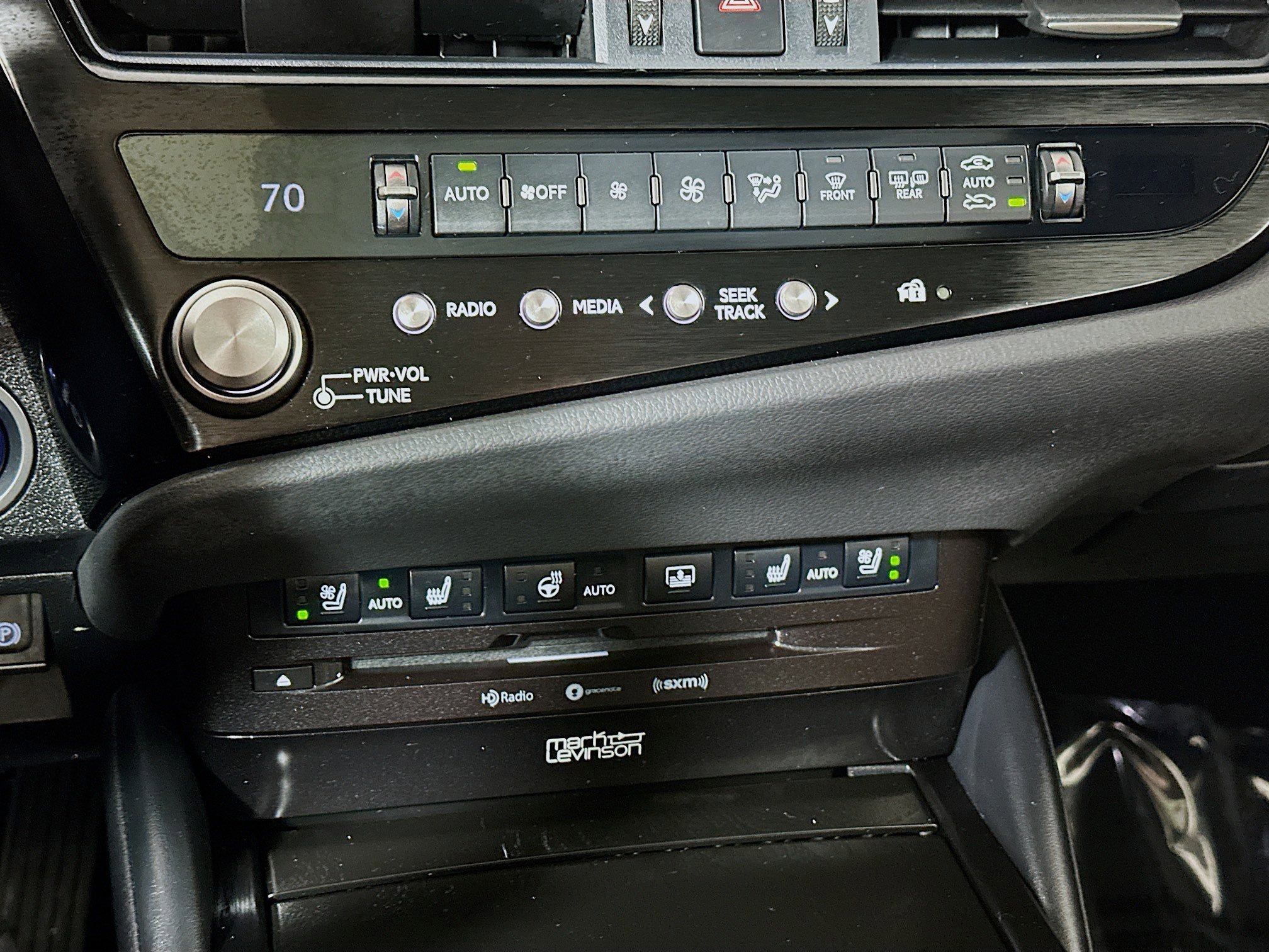 Used 2022 Lexus ES 300h w/ Accessory Package image 16