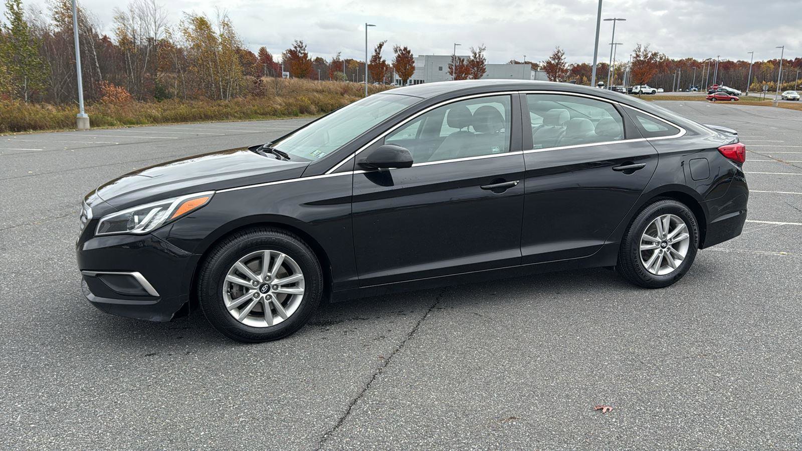 Used 2017 Hyundai Sonata SE image 12