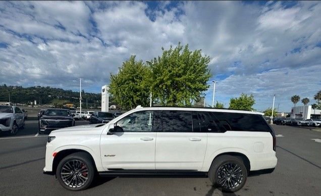 Used 2023 Cadillac Escalade ESV V image 5