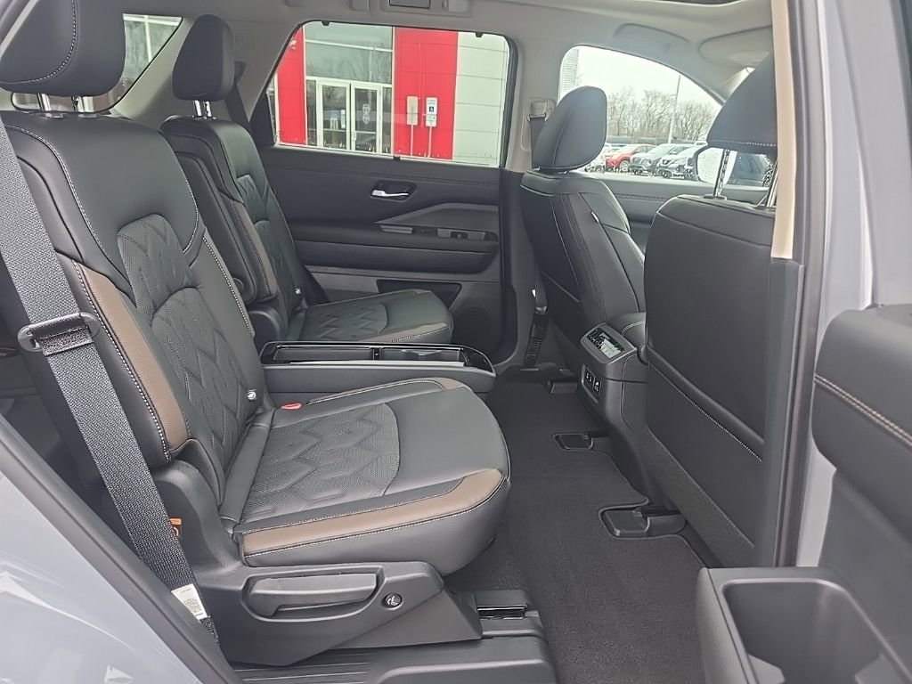New 2026 Nissan Pathfinder Platinum image 30