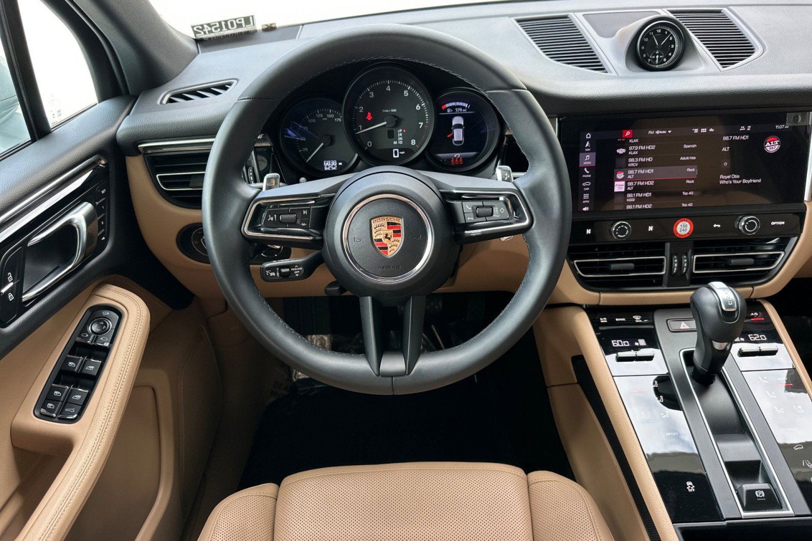 Used 2026 Porsche Macan AWD/4WD image 14