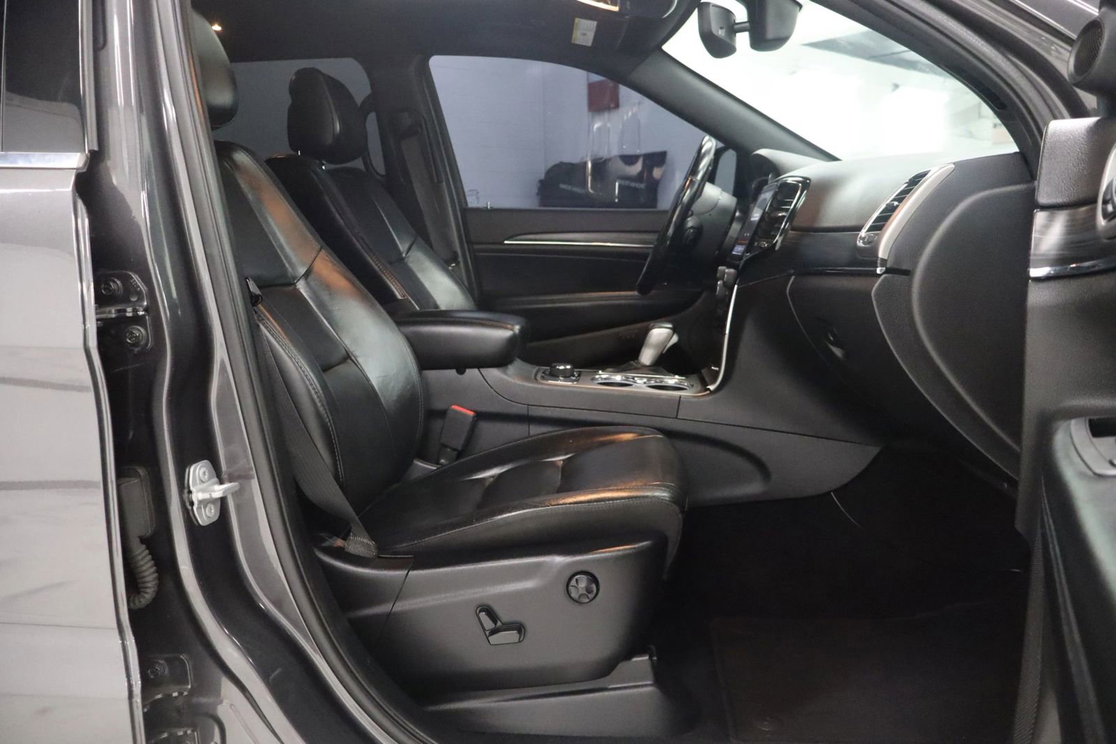 Used 2019 Jeep Grand Cherokee Limited image 10