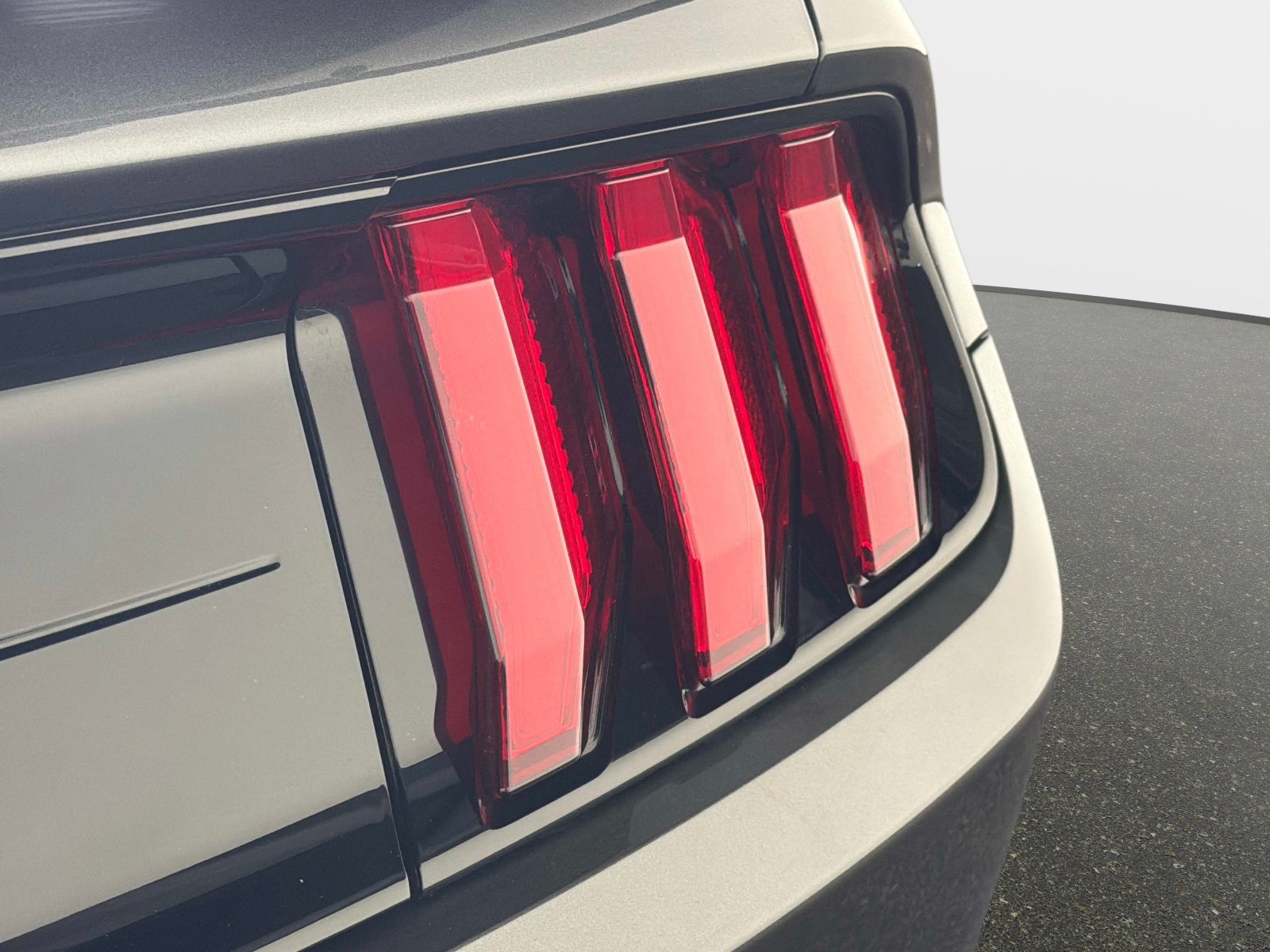 Used 2020 Ford Mustang Shelby GT500 w/ Technology Package RWD image 15