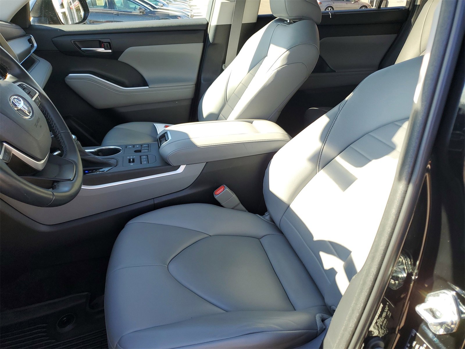 Certified 2023 Toyota Highlander XLE image 18