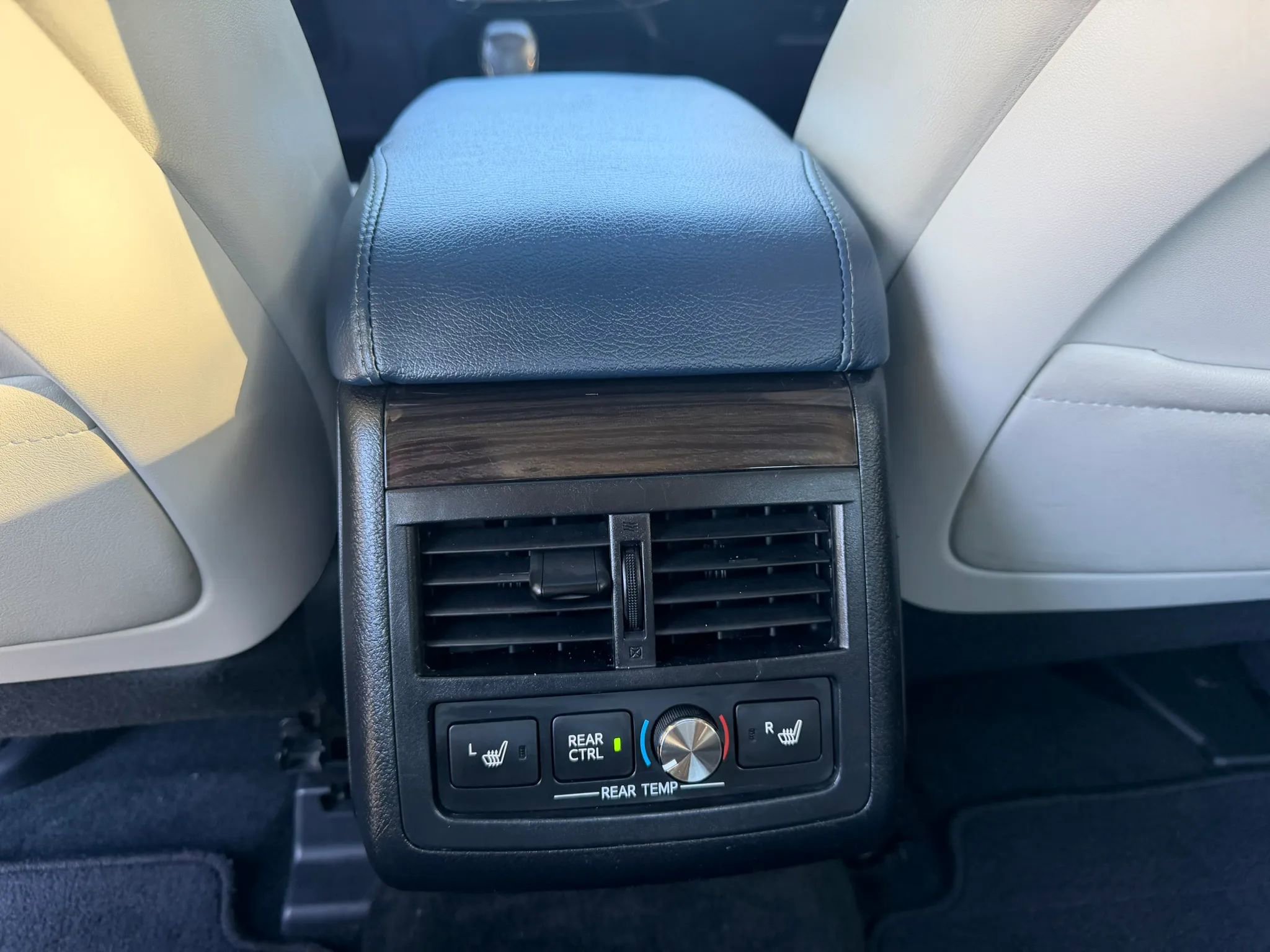 Used 2013 Toyota Avalon Limited FWD image 14