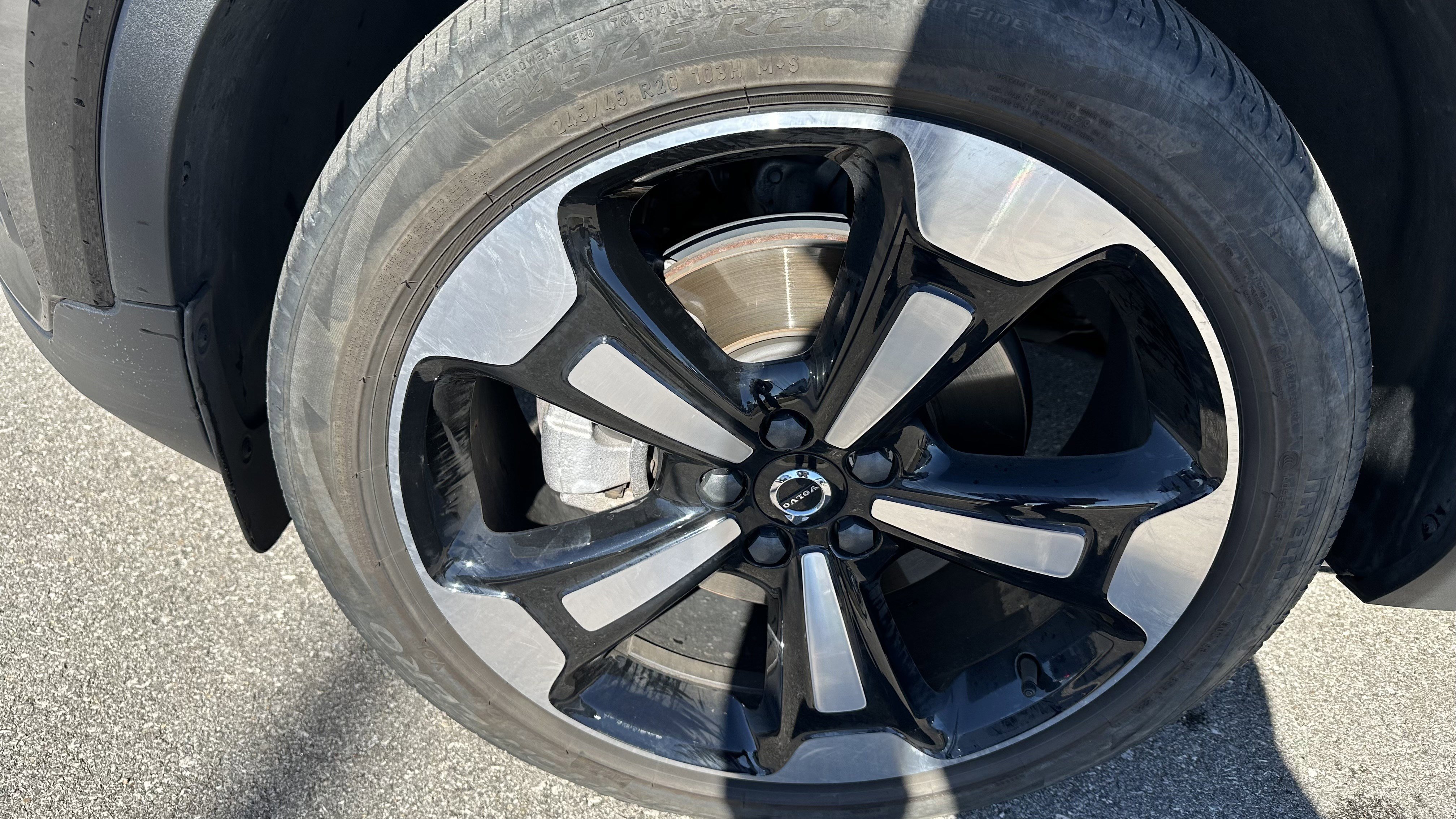 Used 2022 Volvo XC40 T5 Momentum w/ Premium Package image 12