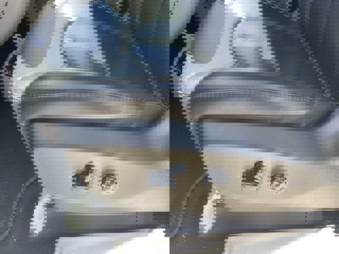 Used 2023 Chrysler Pacifica Touring-L FWD image 4