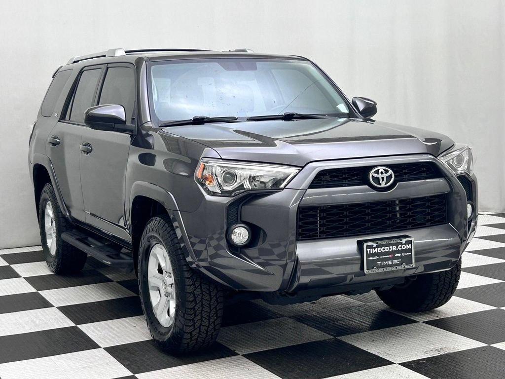Used 2018 Toyota 4Runner SR5 AWD/4WD image 2