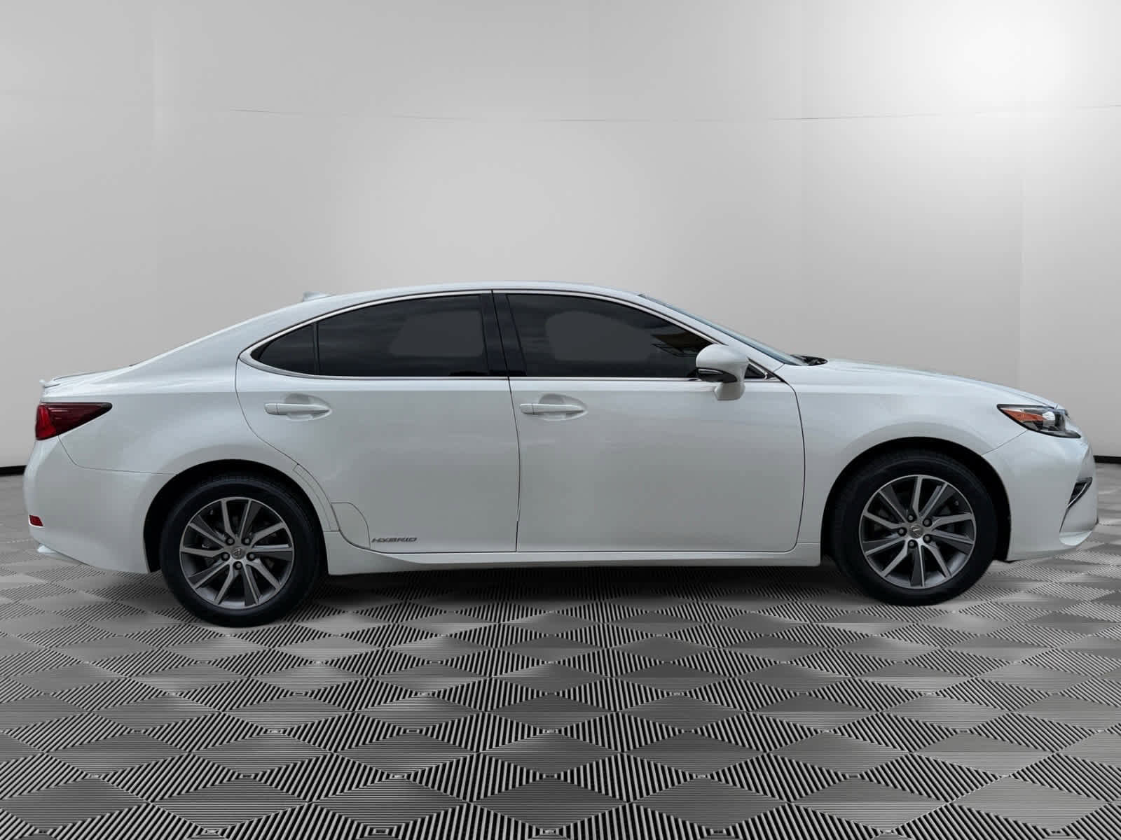 Used 2016 Lexus ES 300h w/ Navigation System Package image 6