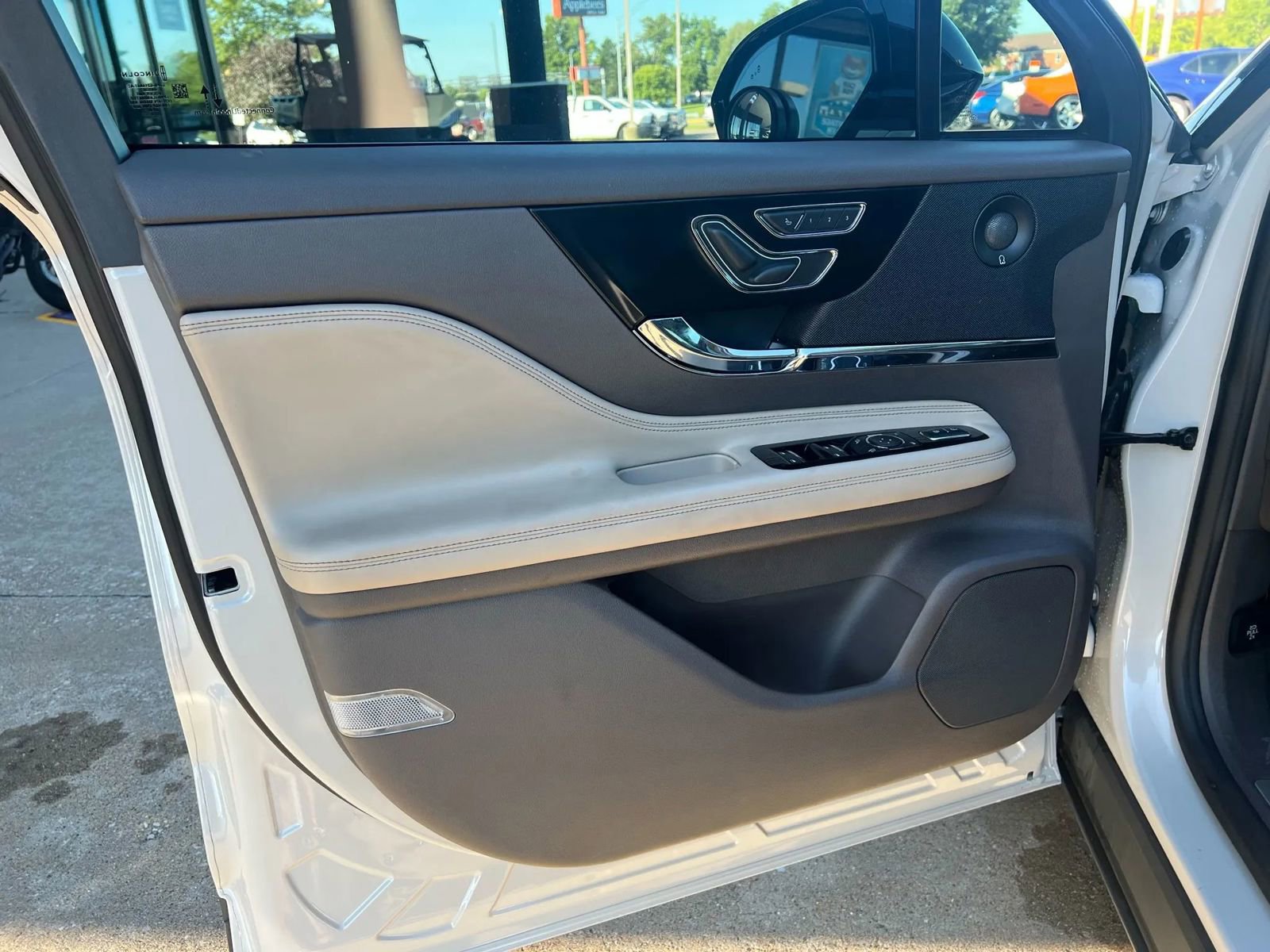 Used 2021 Lincoln Corsair Reserve w/ Equipment Group 201A image 12