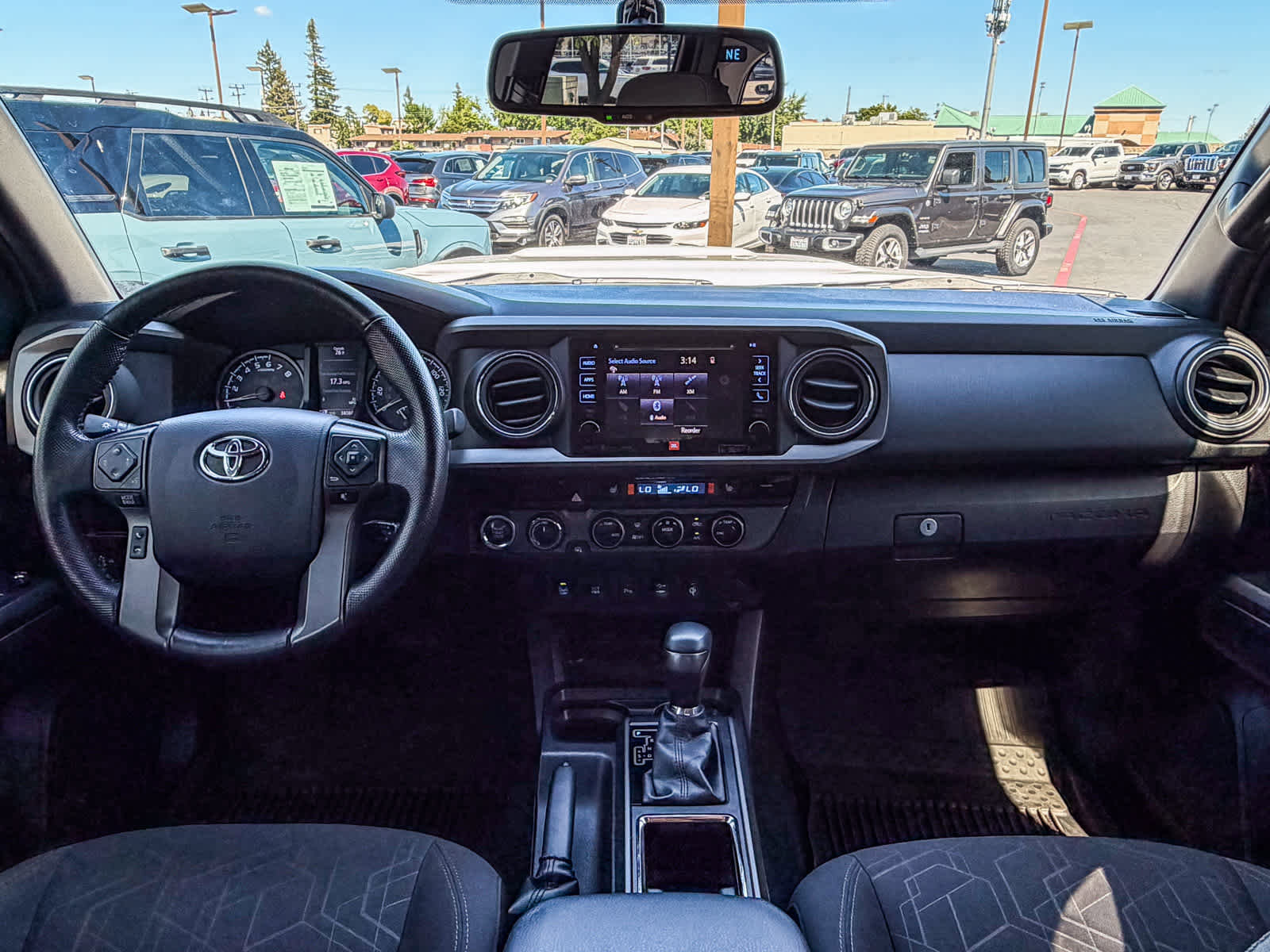 Used 2016 Toyota Tacoma TRD Sport AWD/4WD image 11